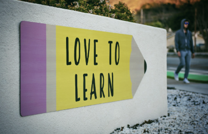 Learning environment with an encouraging message